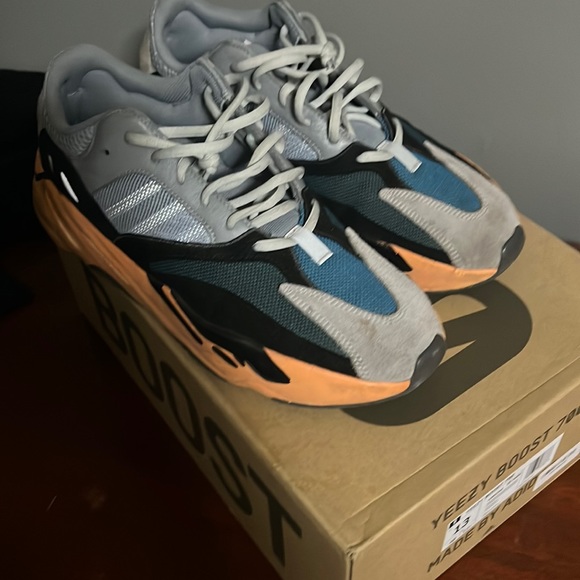 yeezy boost 700